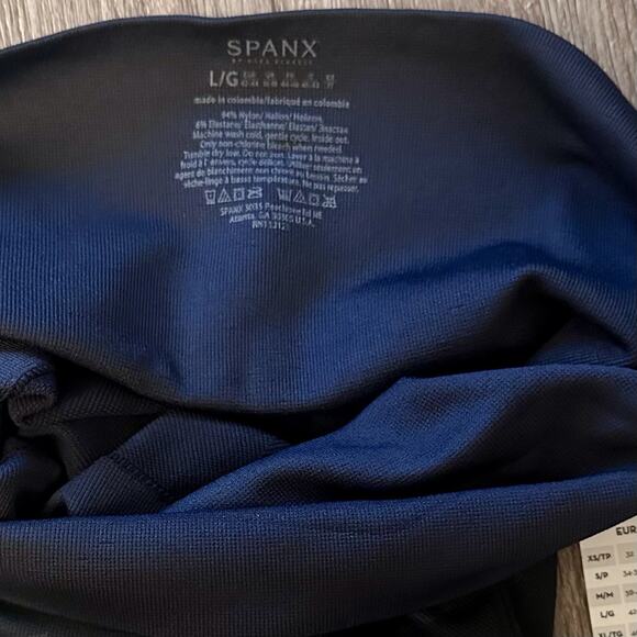NWT Spanx Look At Me Know Gray and Black Camo Seamless Leggings in Size Large - Picture 4 of 6